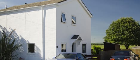 Beadnell Cottage with off road parking