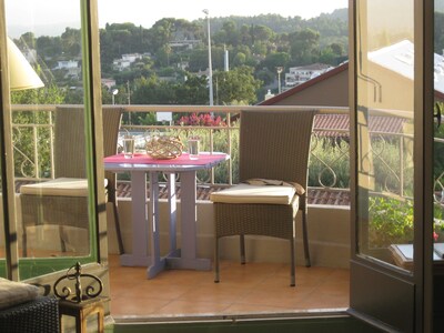 Apartamento con Encanto Vistas al mar y montaña VENCE Centre Costa Azul, Provenza, Nice