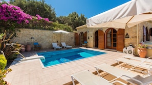 Private swimming pool with sun beds & umbrellas by the pool