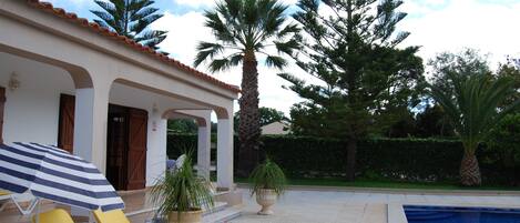 FrontTerrace and swimmig pool area