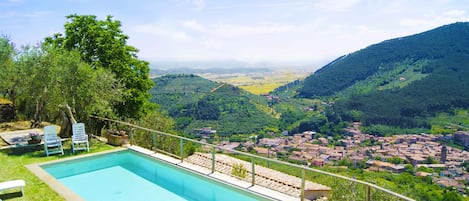 10metre pool with Stunning view of the town of Buti below, near restaurants