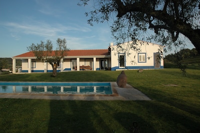 Ruhiges Landhaus mit Pool in einer Weinregion
