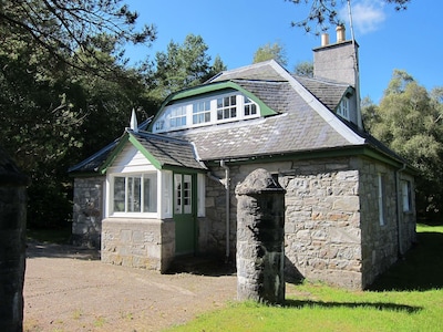 Casa tradicional de piedra construida en el corazón de las Highlands