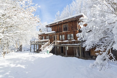 UNIQUE & BEAUTIFUL SELF CATERING CHALET - LOG FIRES - HOT TUB - Chamonix Valley