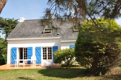 Large house with garden at the beach