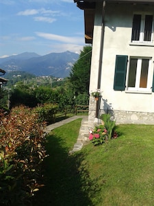  Bellagio  2 apartments in a detached house with  garden and beautiful lake view