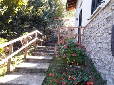  Bellagio  2 apartments in a detached house with  garden and beautiful lake view