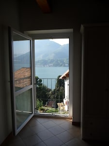  Bellagio  2 apartments in a detached house with  garden and beautiful lake view