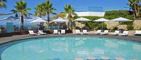 Swimming pool "Breeze" on the beach Vale do Lobo