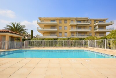 Geräumige Ferienwohnung in neuer Anlage mit  Swimmingpool und Meerblick