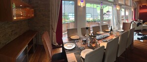 Dinner for 10 'same procedure as last year'...
