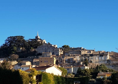 large villa with swimming pool in the heart of Luberon