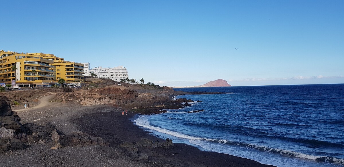 IMMENSE PRIVATE TERRACE WITH DIRECT SEA VIEW AND AIR CONDITIONED SWIMMING POOLS, WiFi