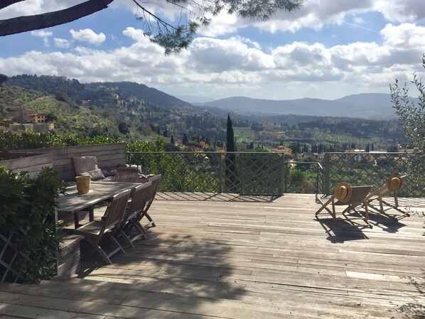 The terrace in front of the house 