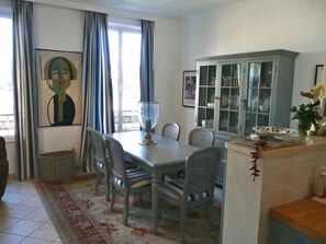 Dining Area 1