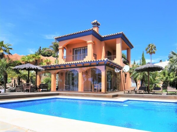 Stunning holiday villa with fantastic private pool and beautiful gardens