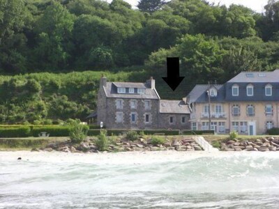 House facing huge beach of St Efflam