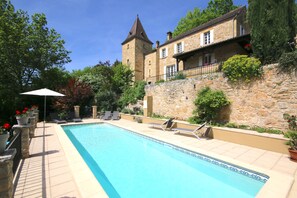 Pool and manoir with pigeonnier