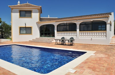 Villa mit atemberaubendem Ausblick aufs Meer und das Tal von Faro