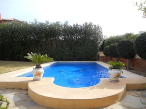 Brandnew pool.