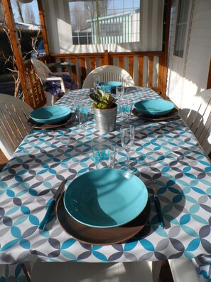 Outdoor dining