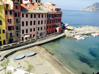 Apartment overlooking the beautiful Piazza Marconi of Vernazza