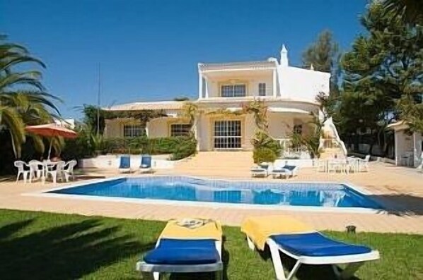 Vila Nuno from the back garden capturing the pool  and totally private setting