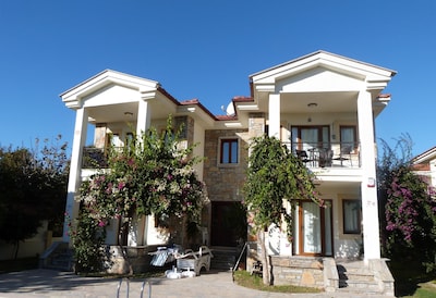 Ortak Havuz, dağ manzaralı ile Daire 5 Dk Dalyan Town & Harbour için yürüyün