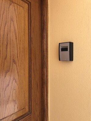 Safe box for keys