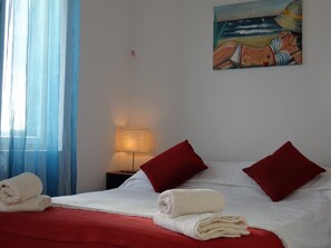 Bedroom with 140cm bed.