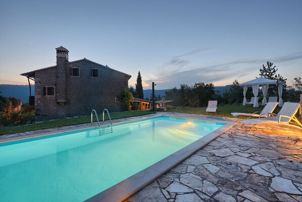 private land over 100000m2 surrounded with medieval small towns on hills around