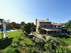 das Haus ist umgeben von 10000m2 
Privatem Land

