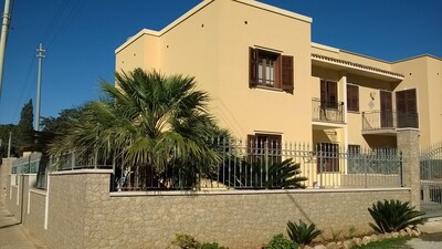 casa unifamiliar con jardín cerca del mar