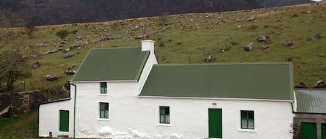 Loch Cruite Cottage with Mt Brandon in the background.