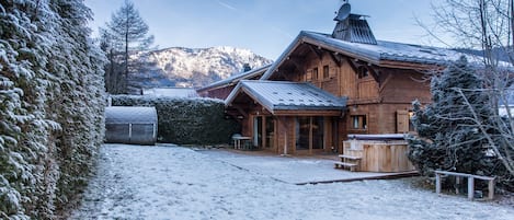 Chalet Les Drus as seen from the garden