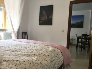 A bright space, as you can see. To sleep well, close the blinds ;-)