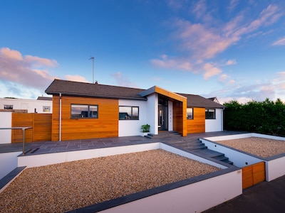Contemporary beach house - Perfectly placed in Widemouth Bay!