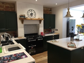 New cottage kitchen diner with range cooker, island & cloakroom facilities