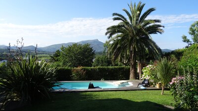 Charming house with garden, stunning views Nivelle Rhune 