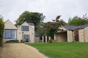 Entrance to farm house with separate undercover car parking