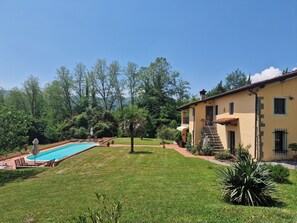 Large well kept garden