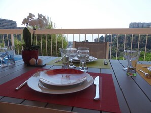 Lunch in front of the sea