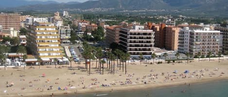 playa delante del apartamento