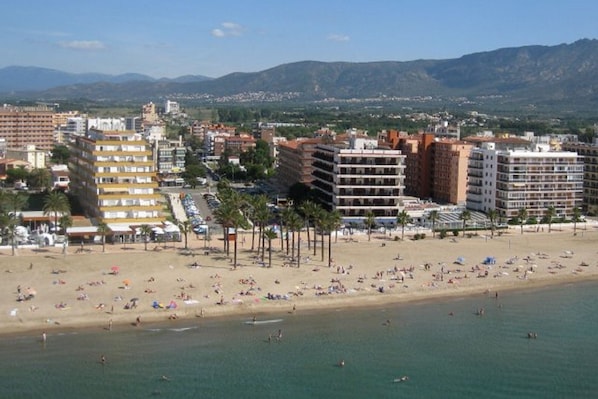 playa delante del apartamento