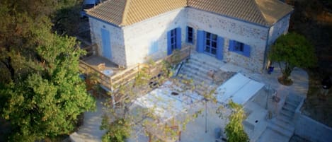 BEAUTIFUL OLD STONE HOUSE