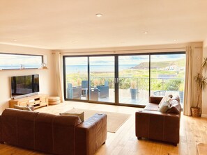 Baywatch Widemouth Bay - Living area with sea and cliff views