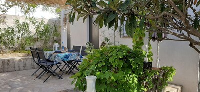 Charming house, sea view, 150m from the beach, a corner of paradise