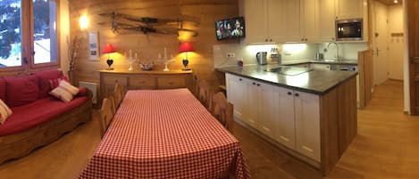 Pano of the dining area and open plan kitchen