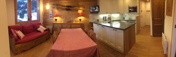 Pano of the dining area and open plan kitchen