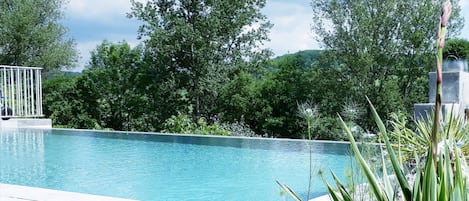  GITE QUERCY BLANC LesMIRABELLES - Piscine privée chauffée à débordement 